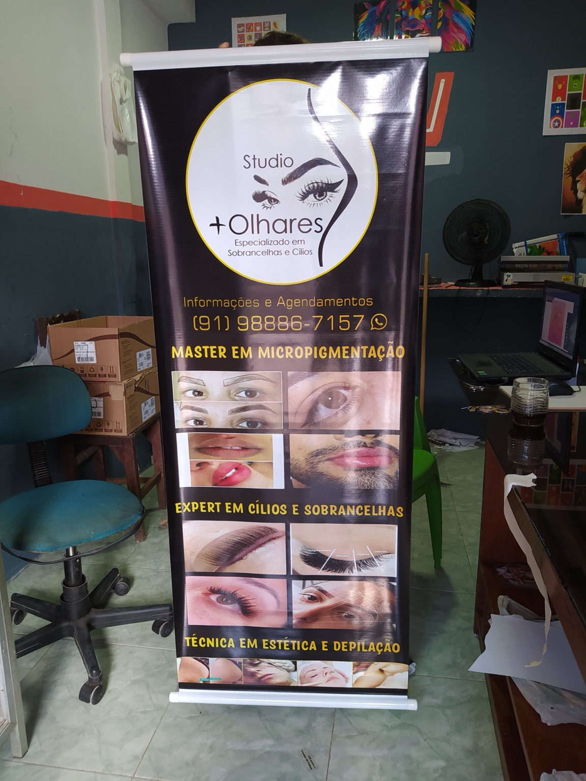 Banner impresso para divulgação de um estúdio de estética