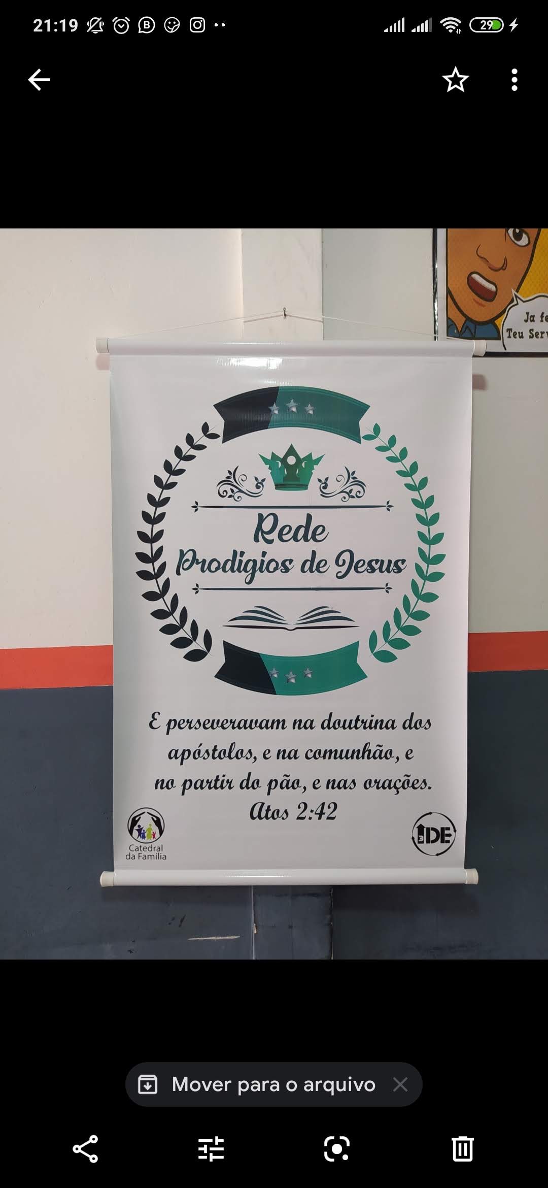 Banner suspenso verde e branco produzido para uma organização religiosa
