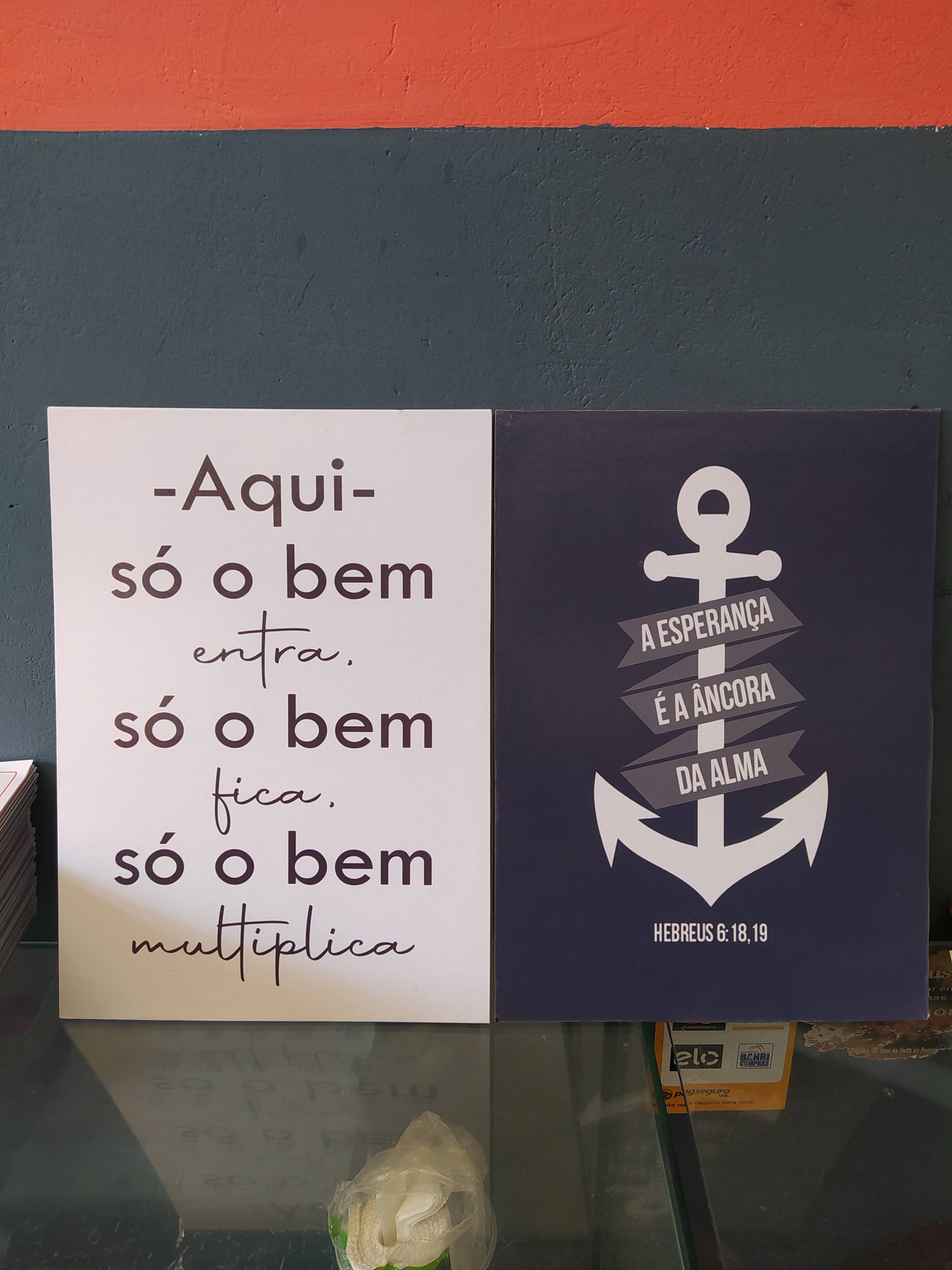 Conjunto de dois quadros decorativos com frases e âncora